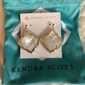 NWT Kendra Scott Mother of Pearl Earrings